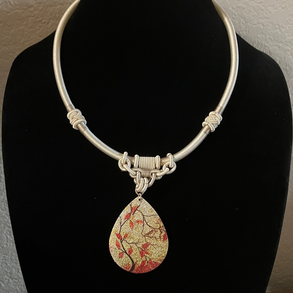 Chic Gold and Red Autumn Leaves Teardrop Pendant Necklace on Fabric Cable‎